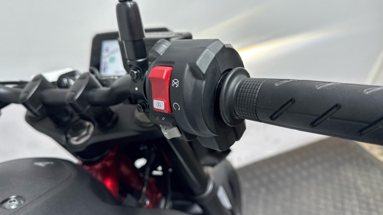 Honda CB750 Hornet (25MY)